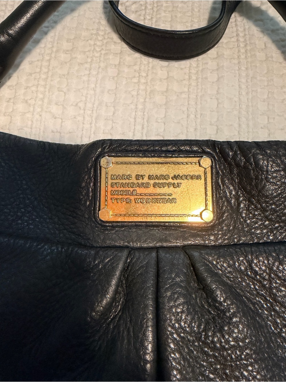 Marc Jacobs Black Pebbled Leather Shoulder Bag with Gold Hardware - Picture 2 of 8